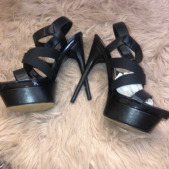 Shoe - Picture 2 of 5